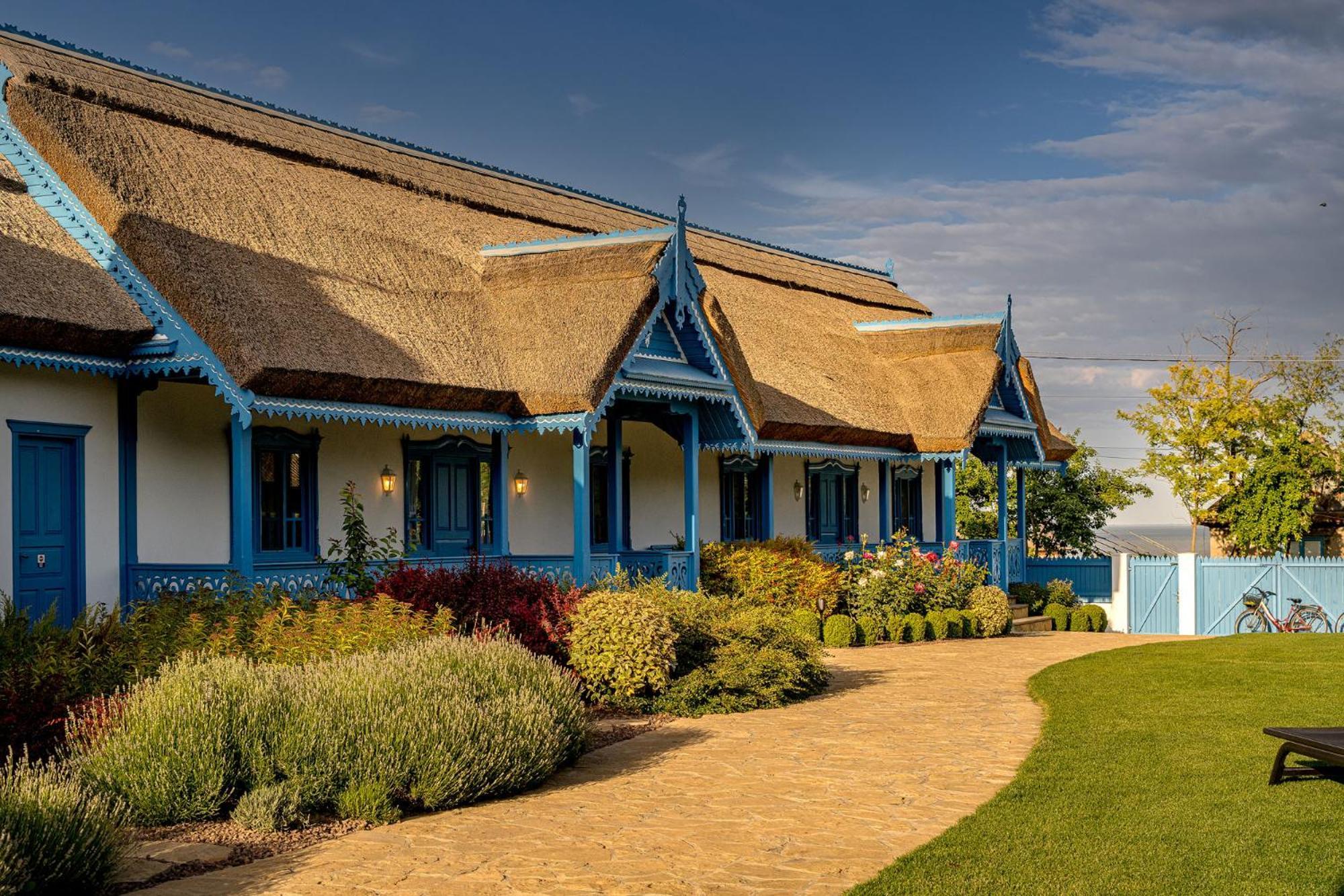 Hotel Casa Filip Din Sarichioi Esterno foto
