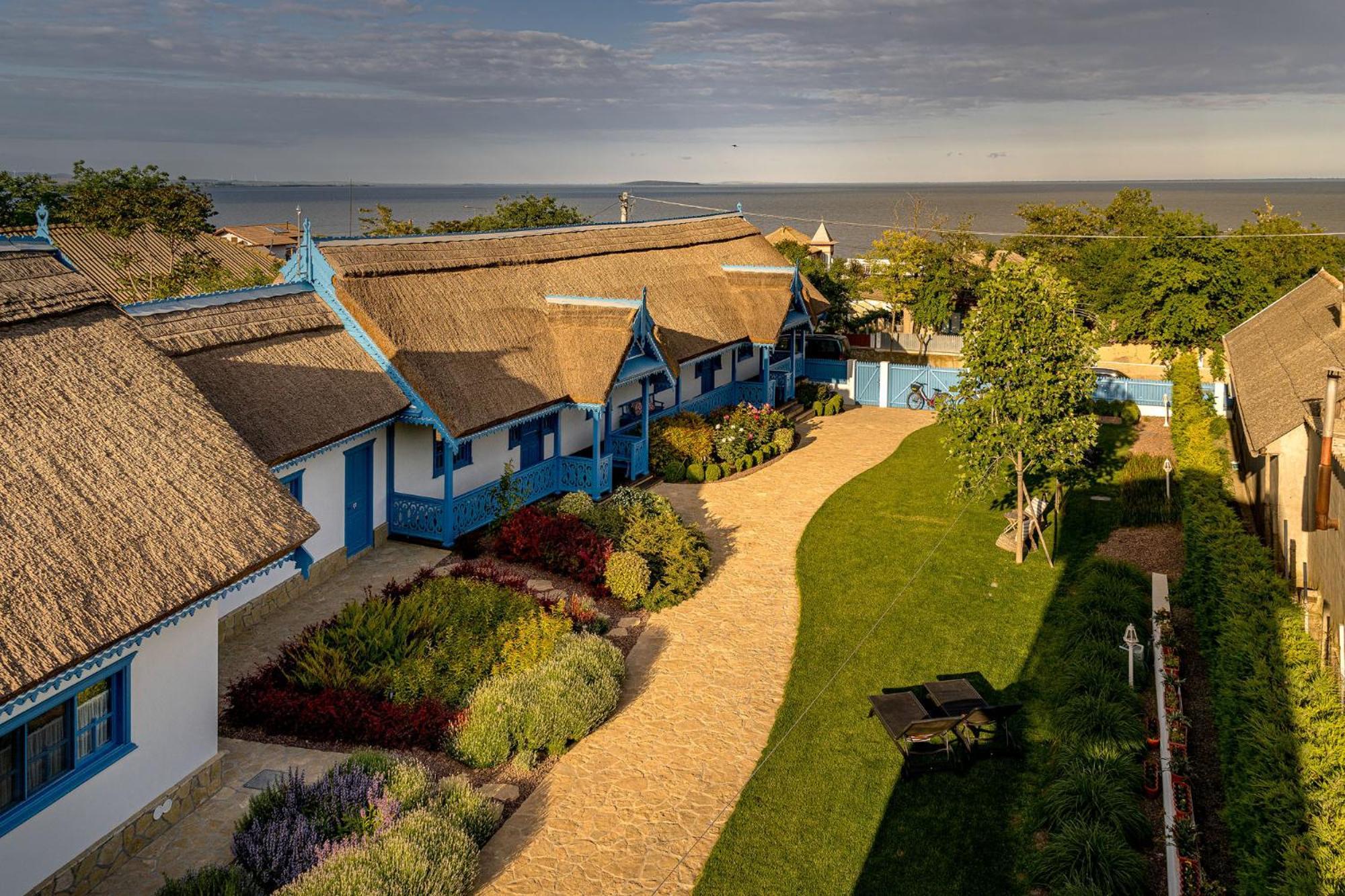 Hotel Casa Filip Din Sarichioi Esterno foto